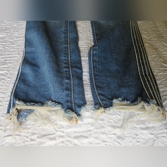 Womens American Eagle Jeans Size 4 Short Strips on Leg - Picture 9 of 13